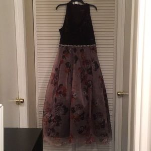 Prom/formal gown maroon, cranberry velvet top
